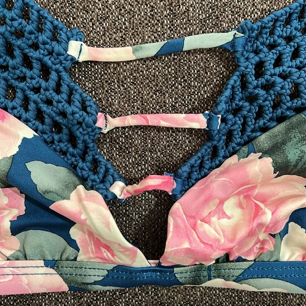 Frankie’s Bikinis Sienna Top Pink Peony. NWT